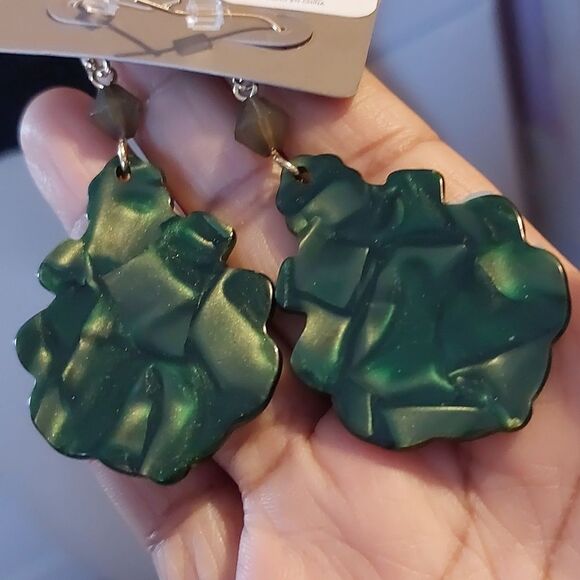 Chico's Green Marbled Acrylic Gold Tone Tone Laser Cut Panel Dangle Earrings - Picture 3 of 4